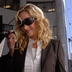 (ENG) Uma Thurman And Naomi Campbell wear Pirelli Pzero glasses